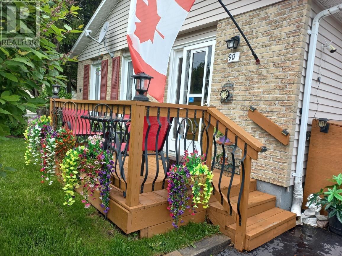 Property at 90 Esten DR S image 2