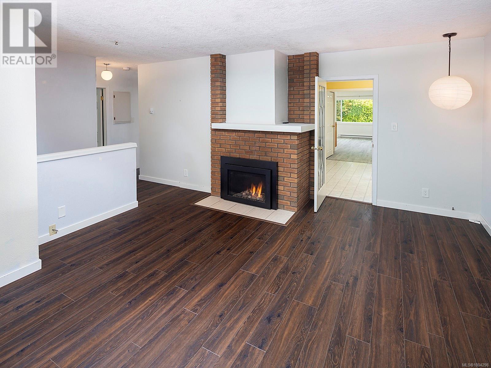 Property at 2643 Victor St image 5