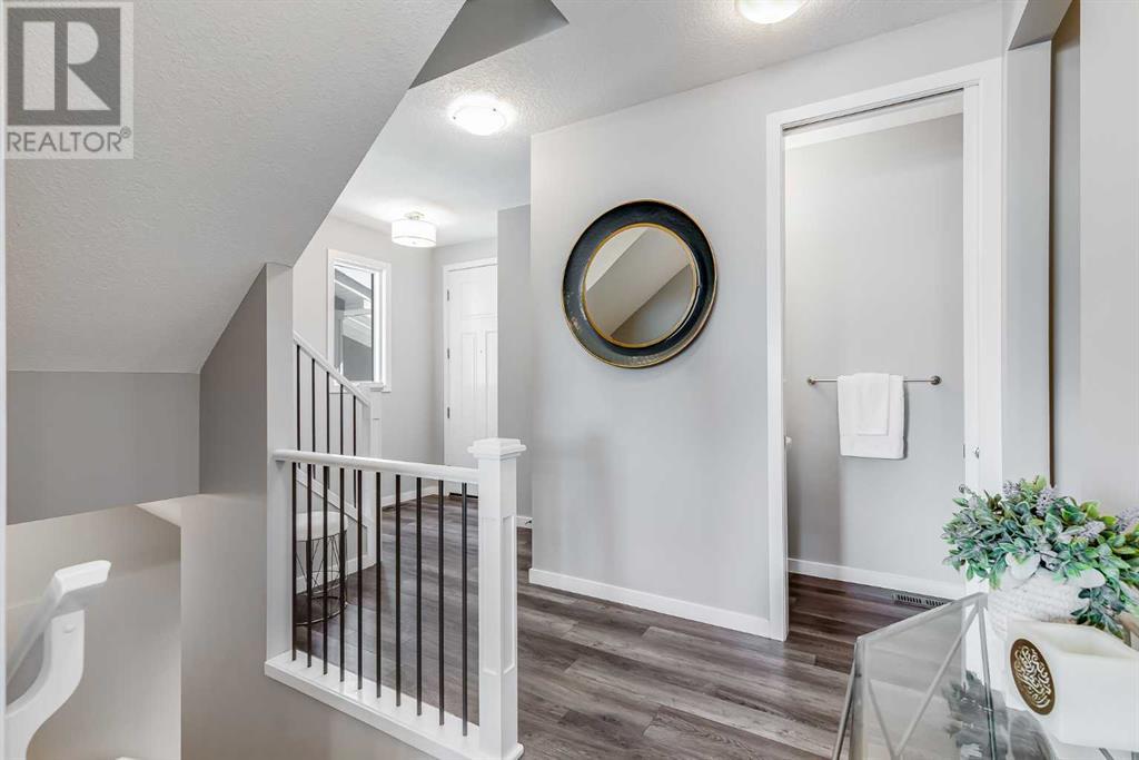 Property at 138 Cranbrook Cove SE image 3