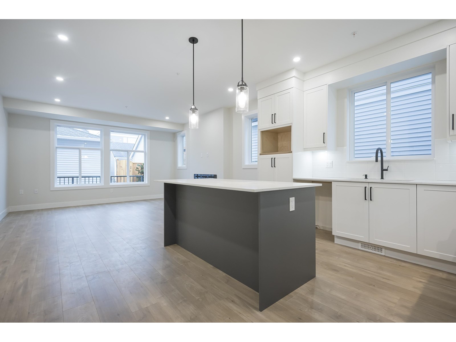 Property at 20516 76A AVENUE image 4