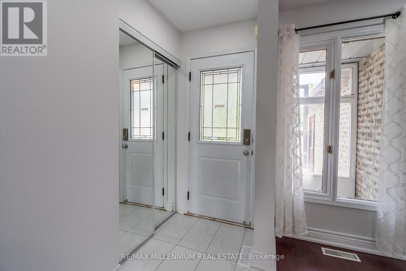 93 Gatesgill Street, Brampton, Ontario  L6X 3T1 - Photo 3 - W12254018