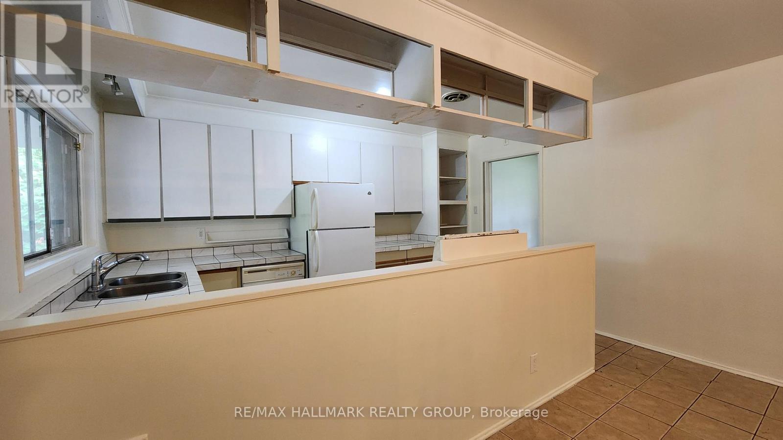 447 Roger Road, Ottawa, Ontario  K1H 5B7 - Photo 8 - X12048743