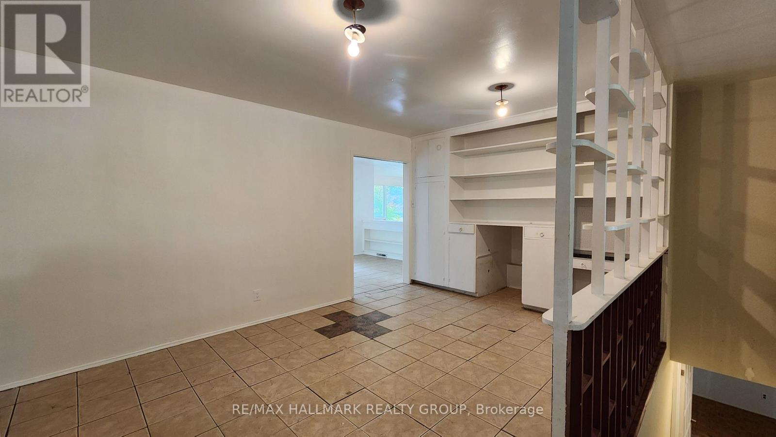 447 Roger Road, Ottawa, Ontario  K1H 5B7 - Photo 7 - X12048743