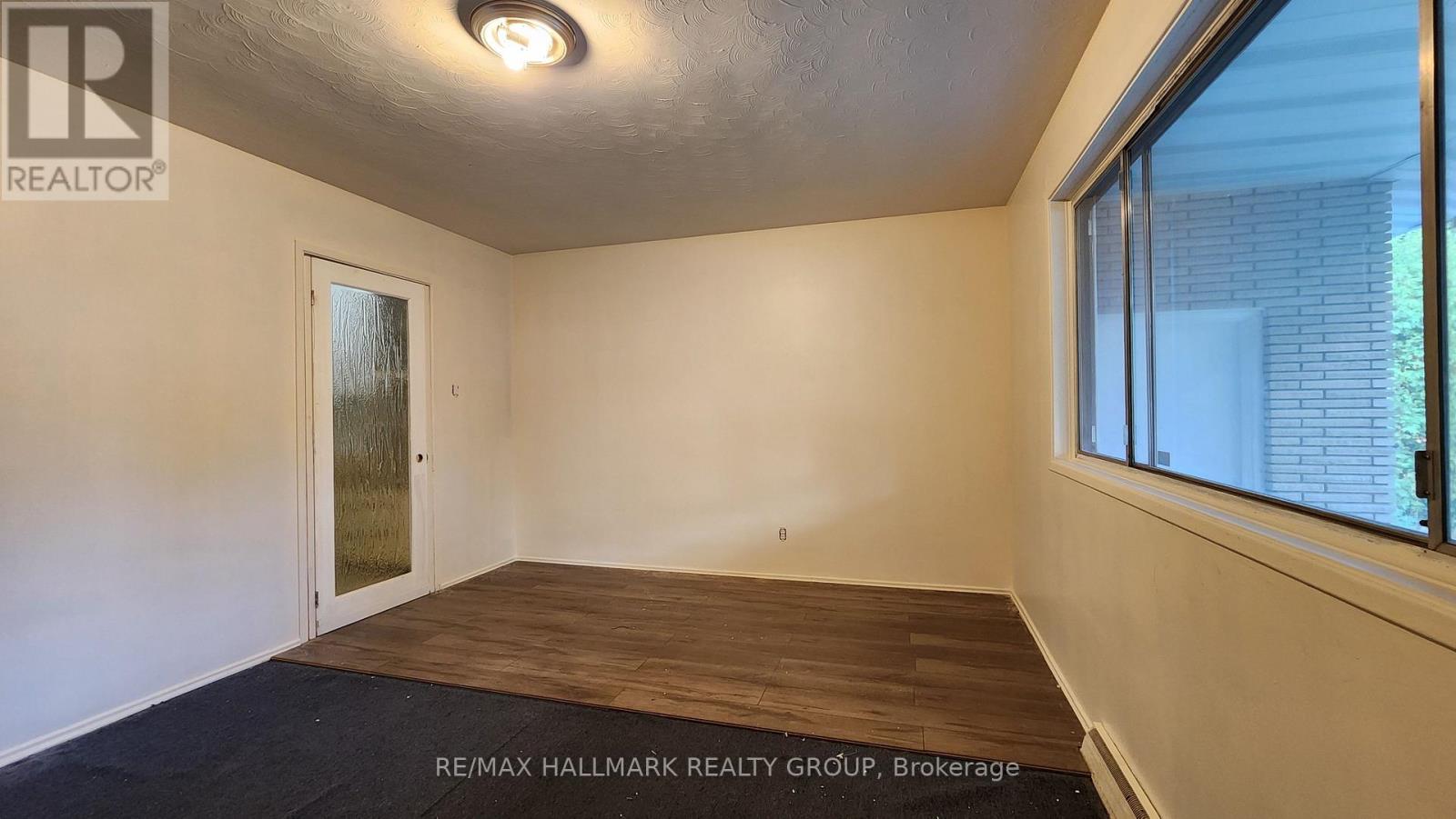 447 Roger Road, Ottawa, Ontario  K1H 5B7 - Photo 9 - X12048743