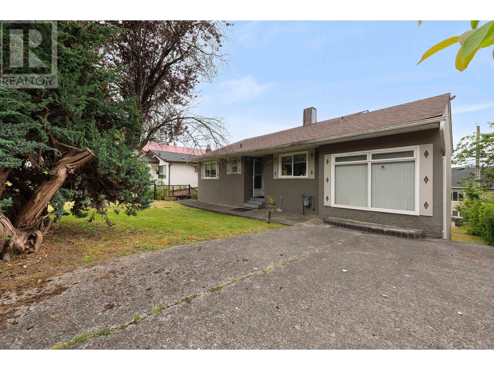 4561 NANAIMO STREET, vancouver, British Columbia V5N5J5