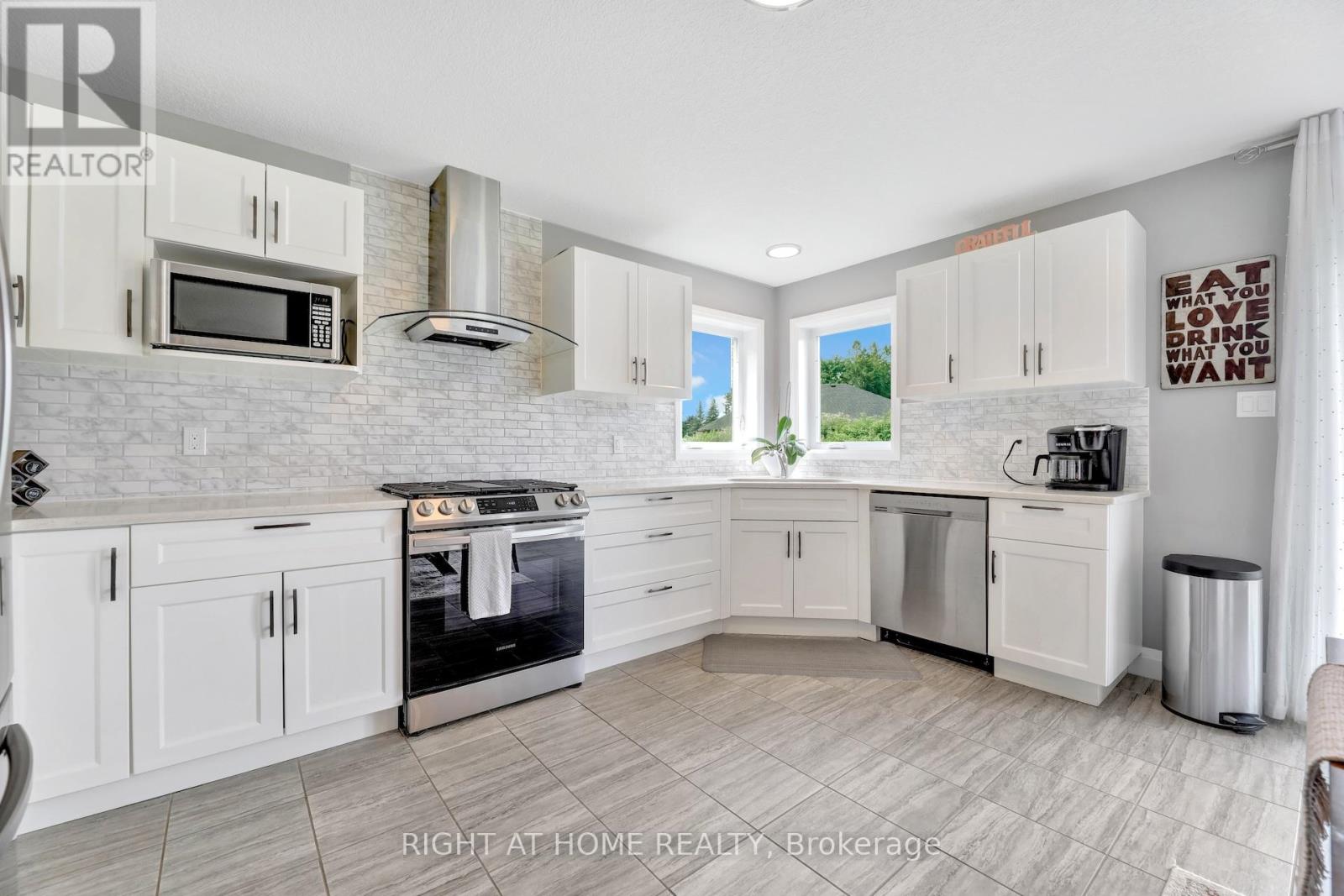 135 Stephenson Way, Minto, Ontario  N0G 2P0 - Photo 12 - X12254095