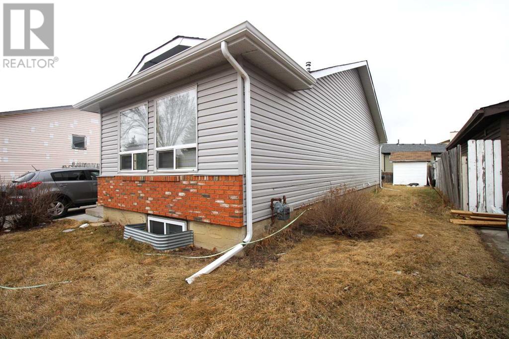 Property at 11 Falshire Drive NE image 3