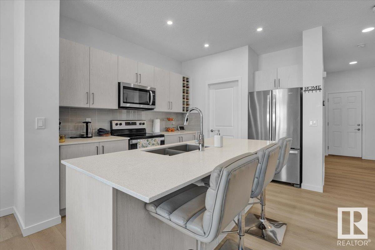 3042 Dixon Ld Sw, Edmonton, Alberta  T6W 5L2 - Photo 2 - E4426556