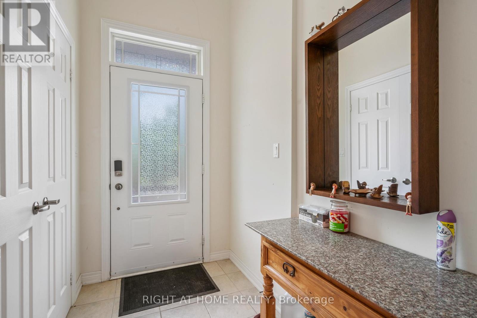 108 Lake Avenue N, Richmond Hill, Ontario  L4E 3G6 - Photo 3 - N12253279