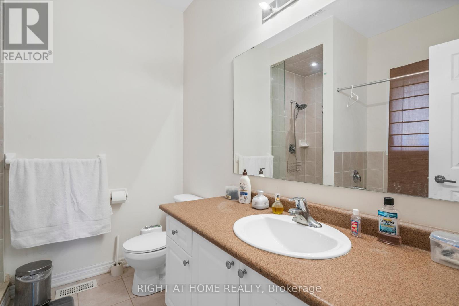 108 Lake Avenue N, Richmond Hill, Ontario  L4E 3G6 - Photo 11 - N12253279