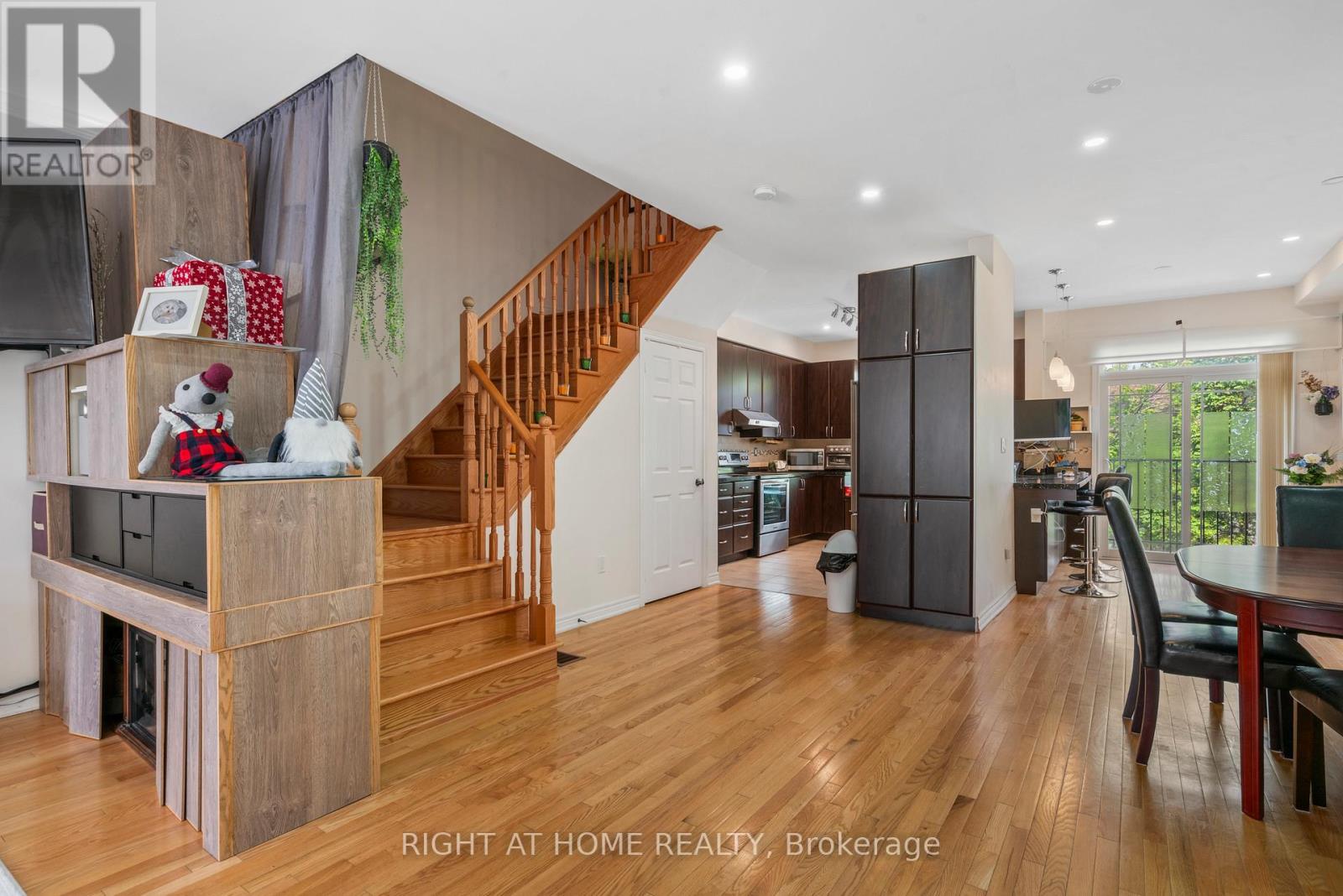 108 Lake Avenue N, Richmond Hill, Ontario  L4E 3G6 - Photo 6 - N12253279
