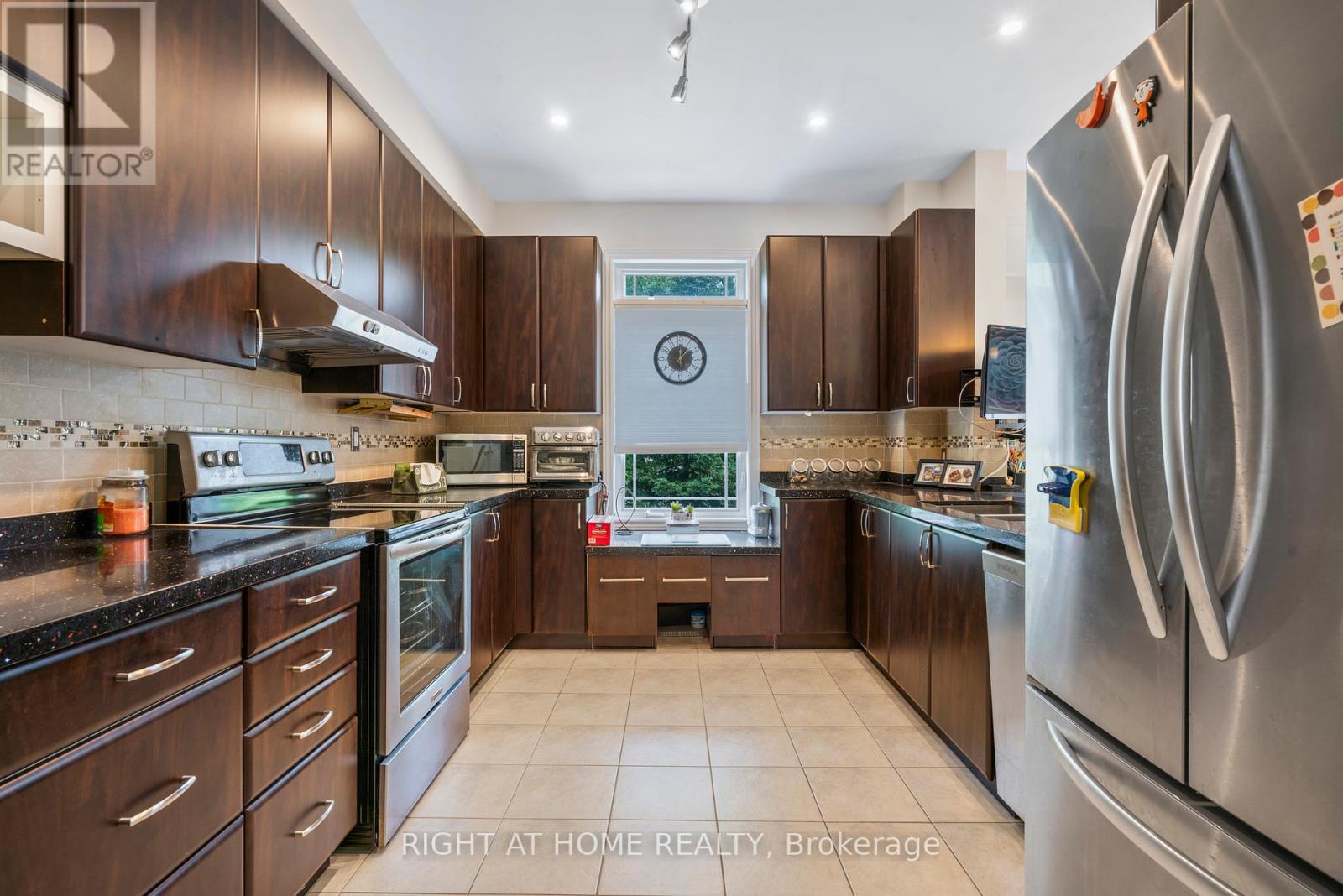108 Lake Avenue N, Richmond Hill, Ontario  L4E 3G6 - Photo 7 - N12253279