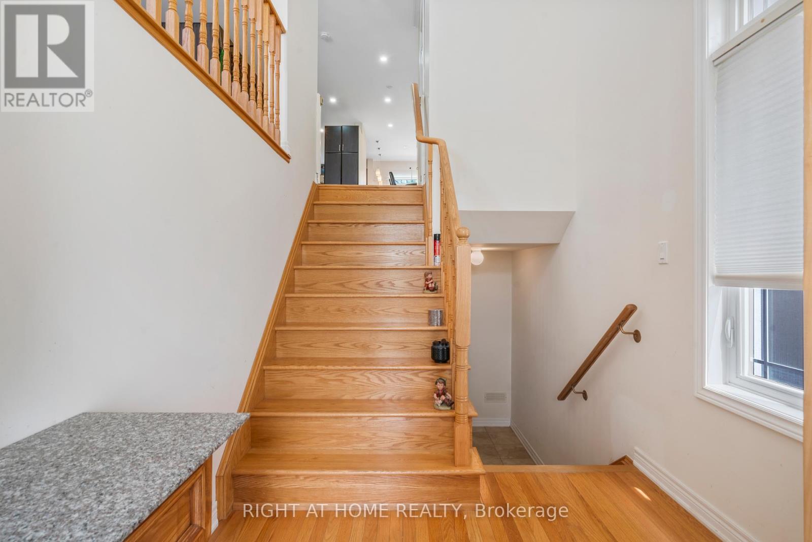 108 Lake Avenue N, Richmond Hill, Ontario  L4E 3G6 - Photo 4 - N12253279