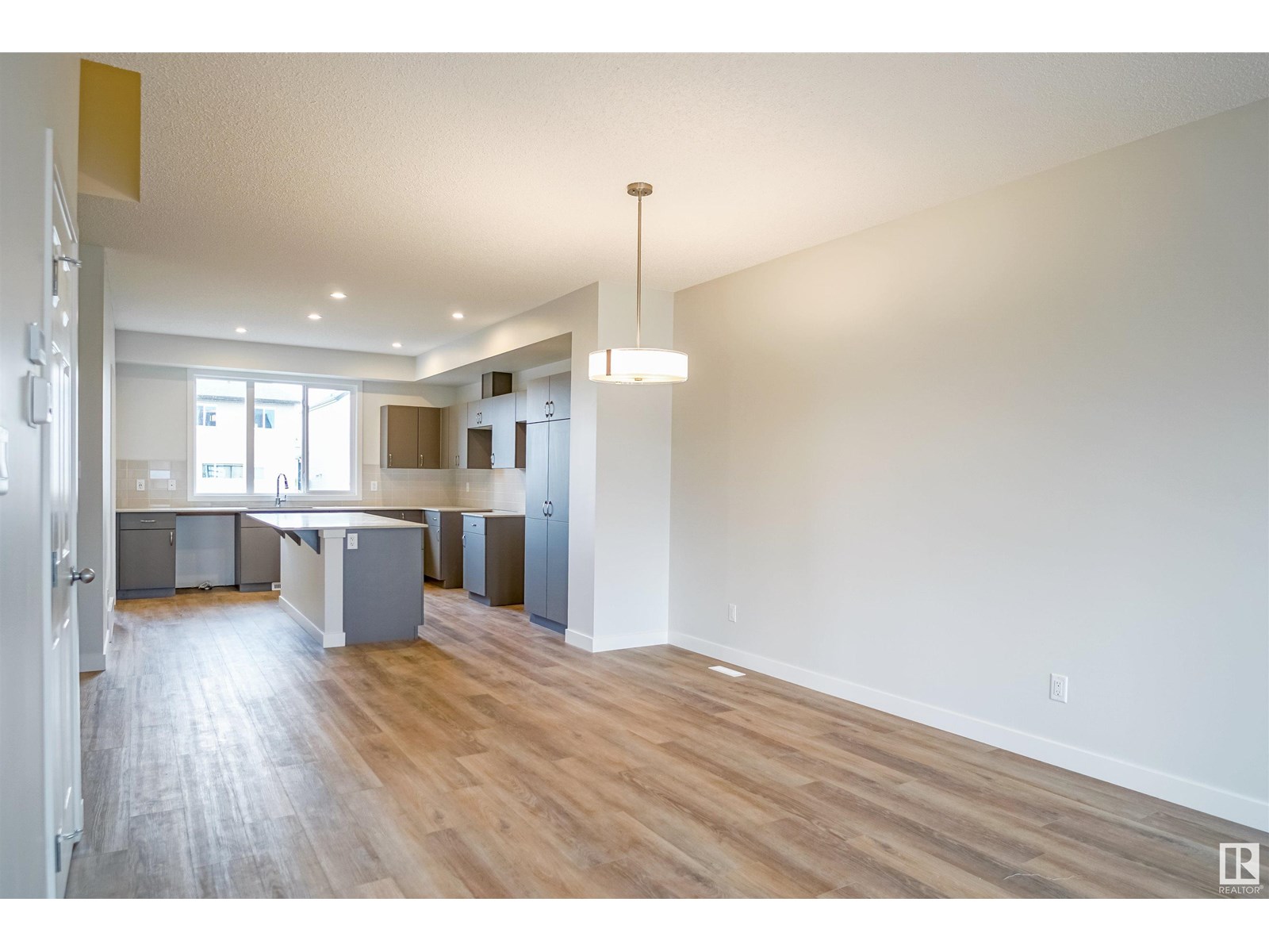 Property at 22911 82 AV NW image 3