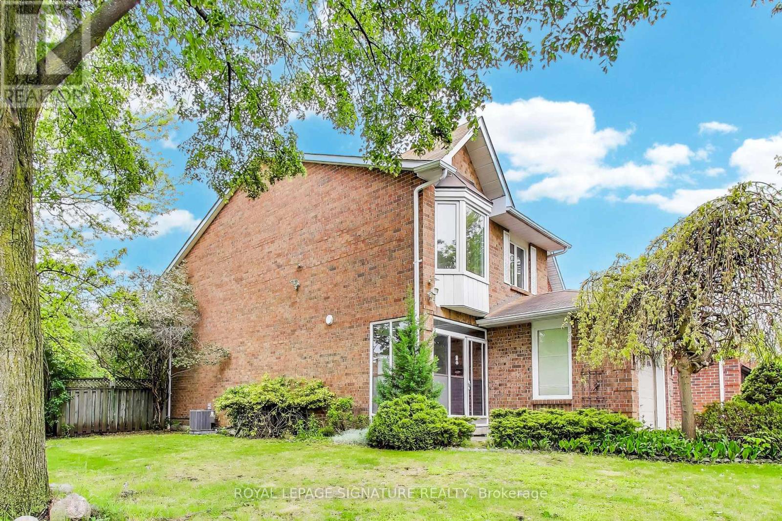 Property at 73 PARADE SQUARE image 3