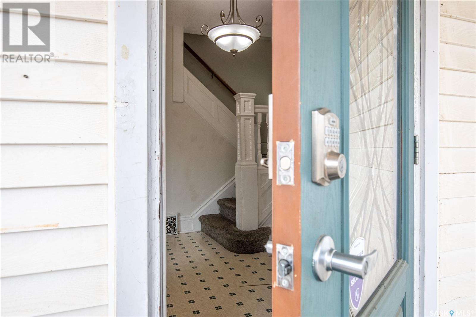 Property at 1116 1st AVENUE NW image 4