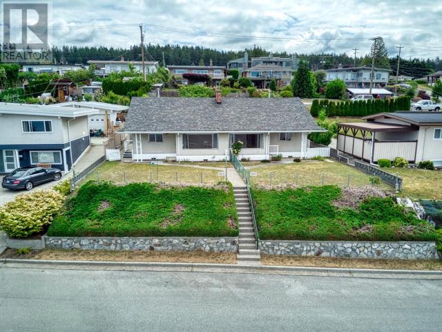 3820-3822 MANITOBA AVE, Powell River, British Columbia