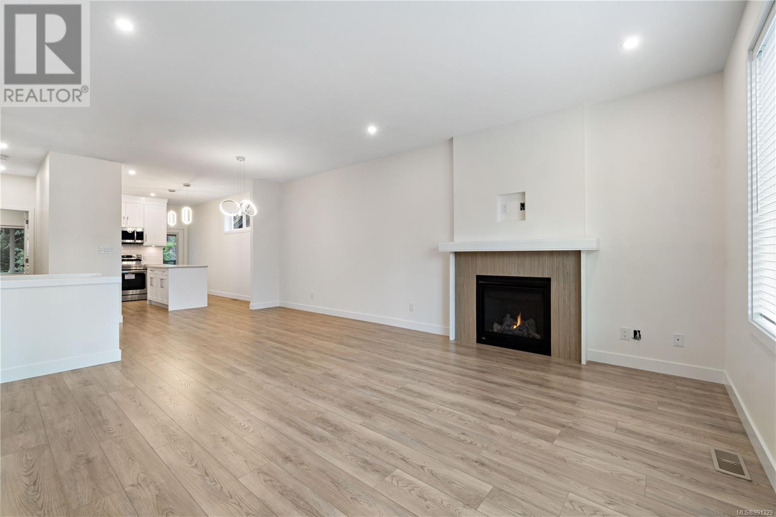 Property at 378 Avaani Way image 3