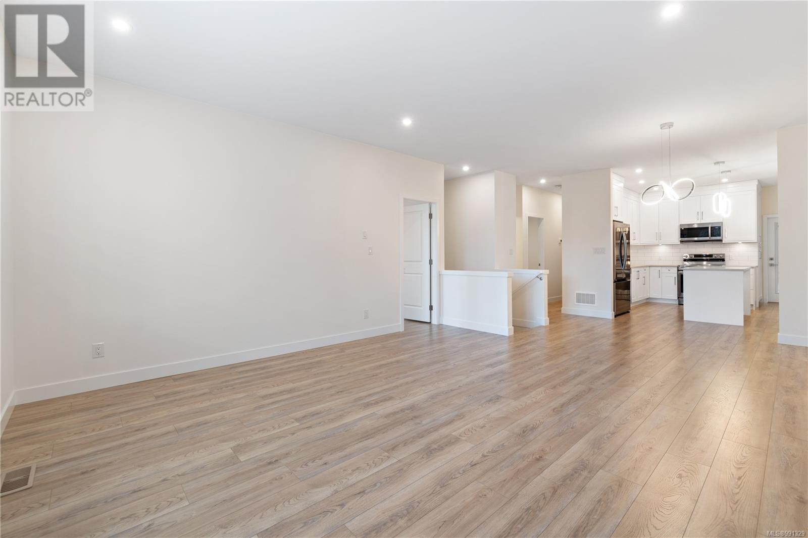 Property at 378 Avaani Way image 4
