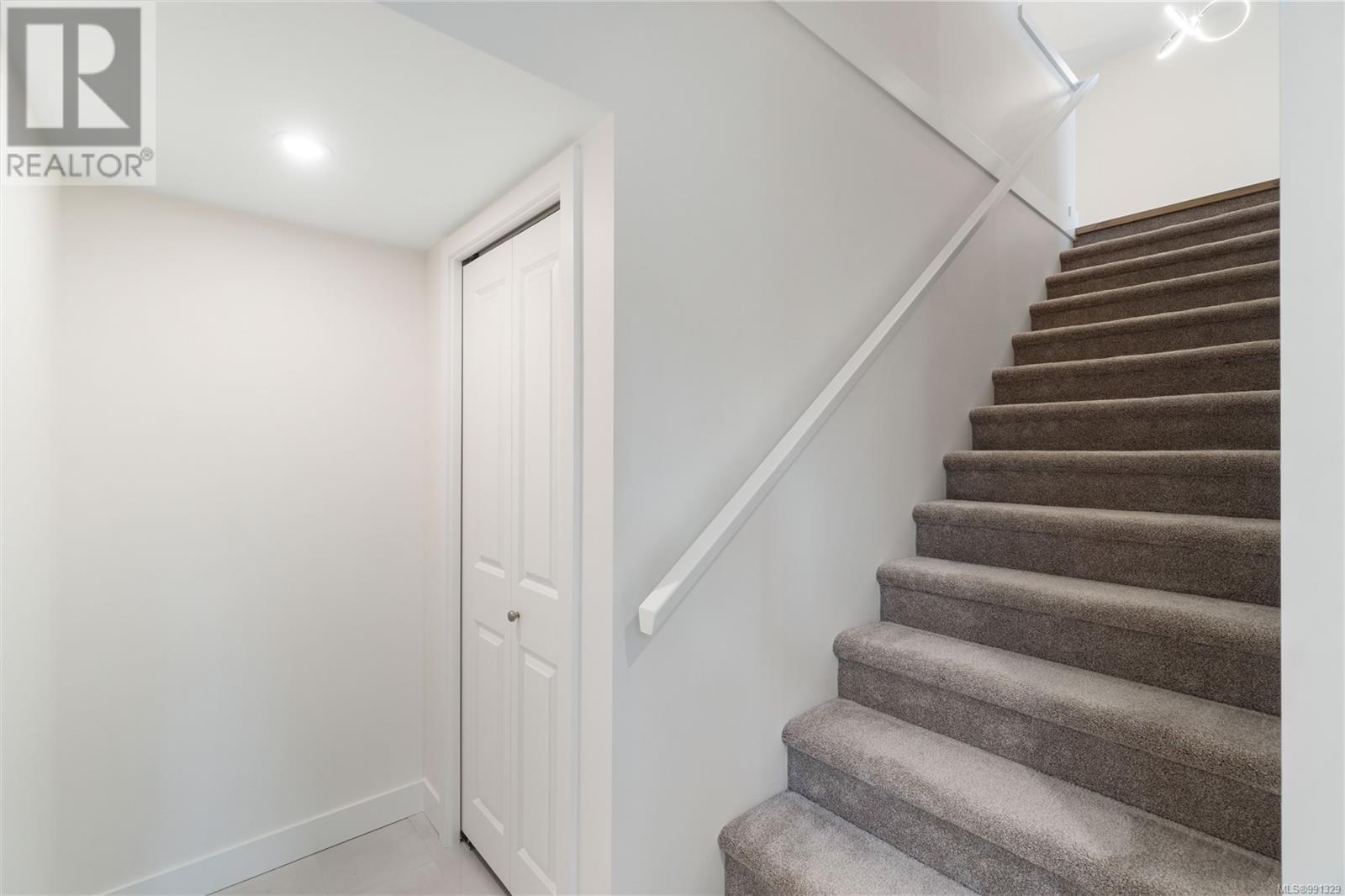 Property at 378 Avaani Way image 2
