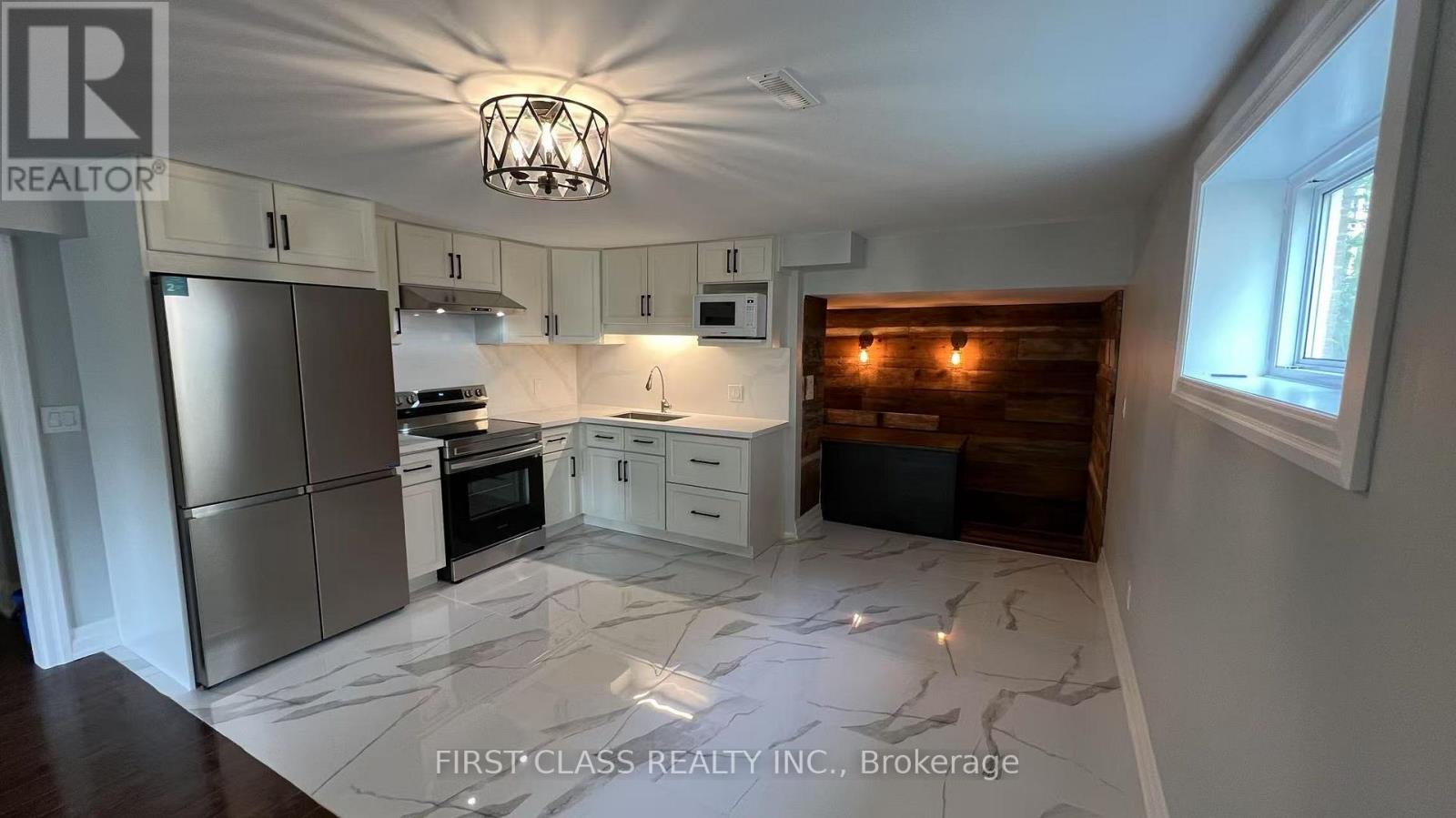Lower - 3082 Lindenlea Drive, Mississauga, Ontario  L5C 2C2 - Photo 4 - W12254192