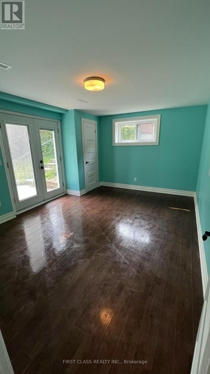 Lower - 3082 Lindenlea Drive, Mississauga, Ontario  L5C 2C2 - Photo 7 - W12254192