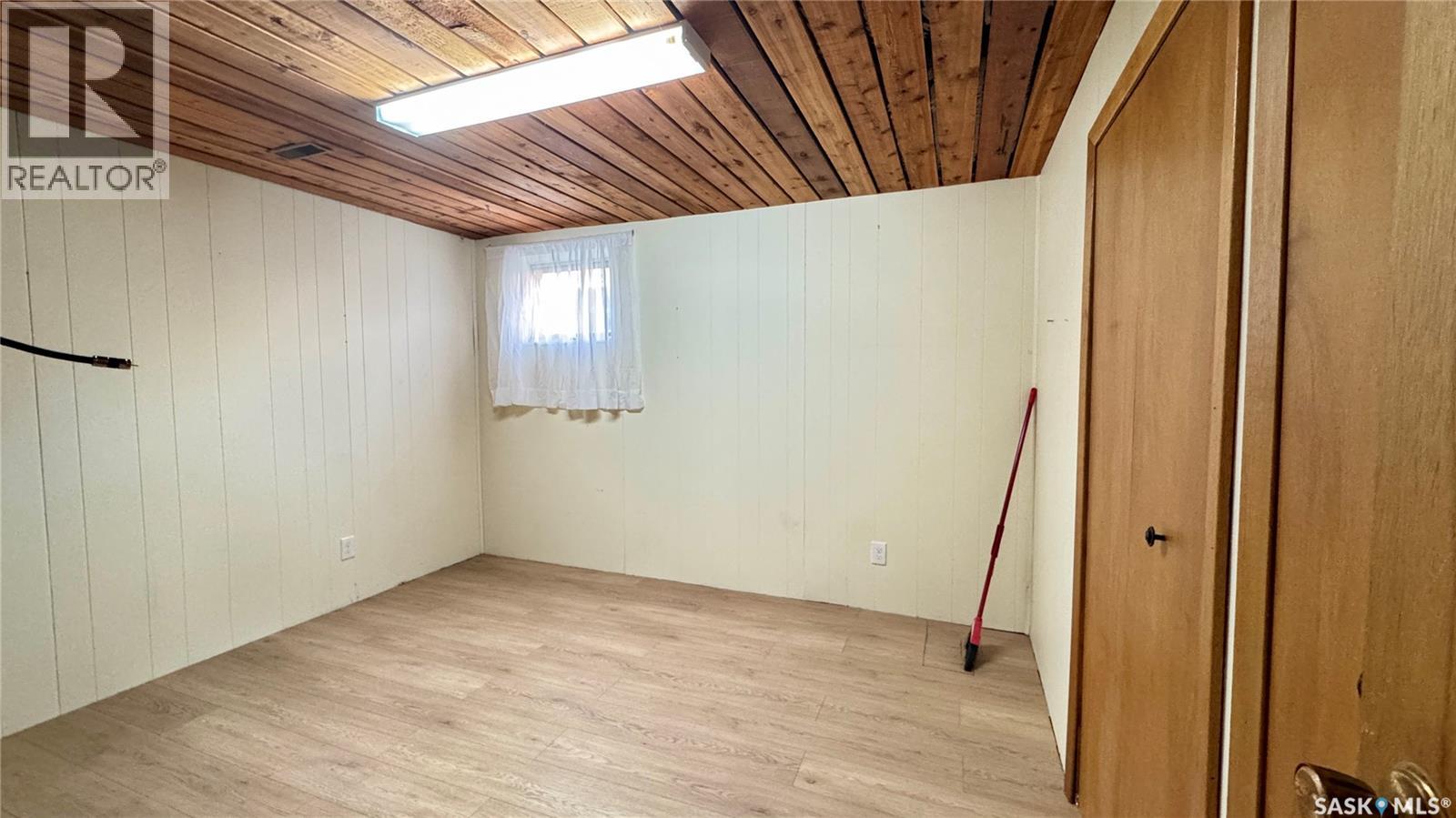 521 Hearn Street, Outlook, Saskatchewan  S0L 2N0 - Photo 37 - SK011106