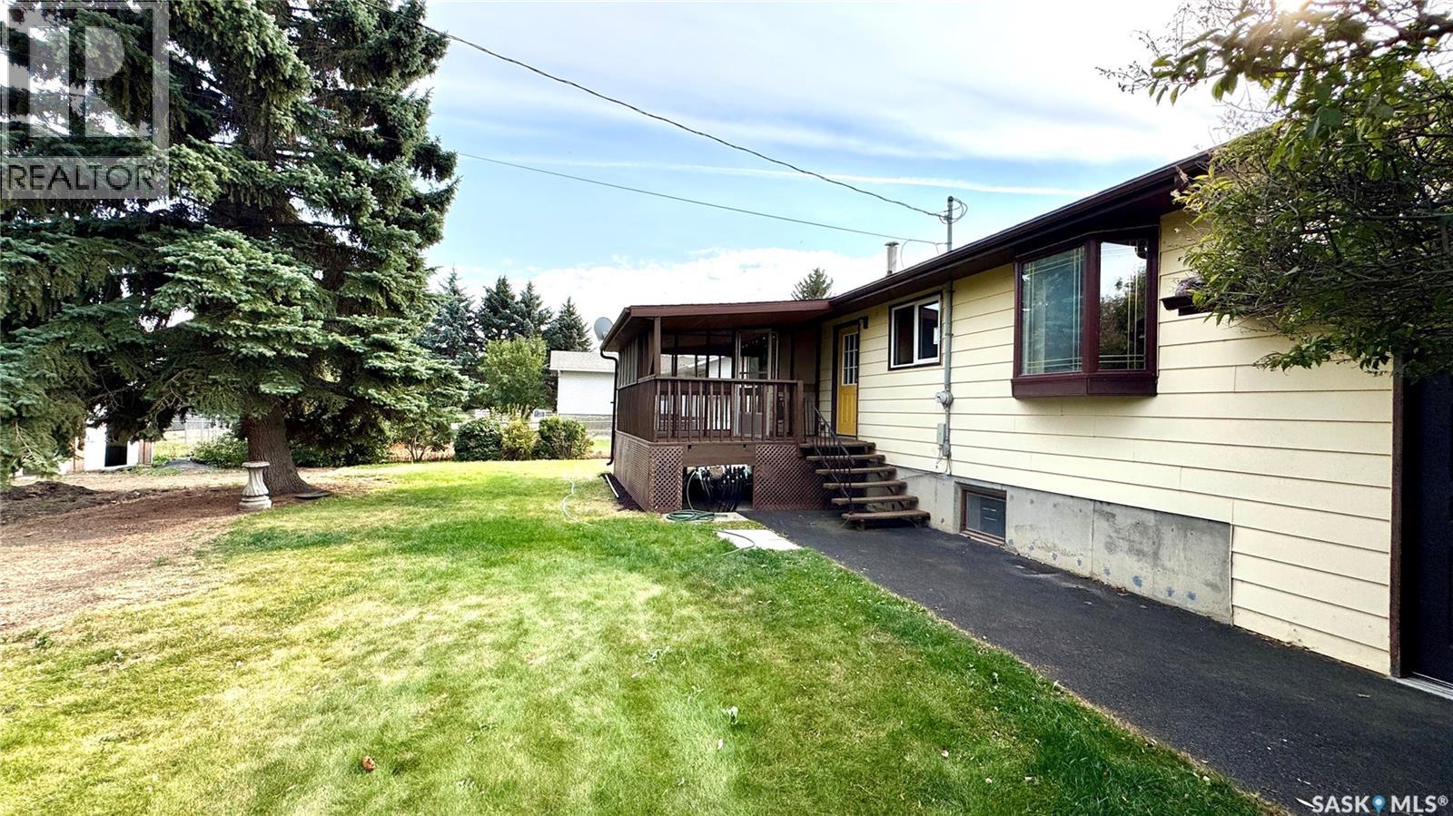 521 Hearn Street, Outlook, Saskatchewan  S0L 2N0 - Photo 8 - SK011106
