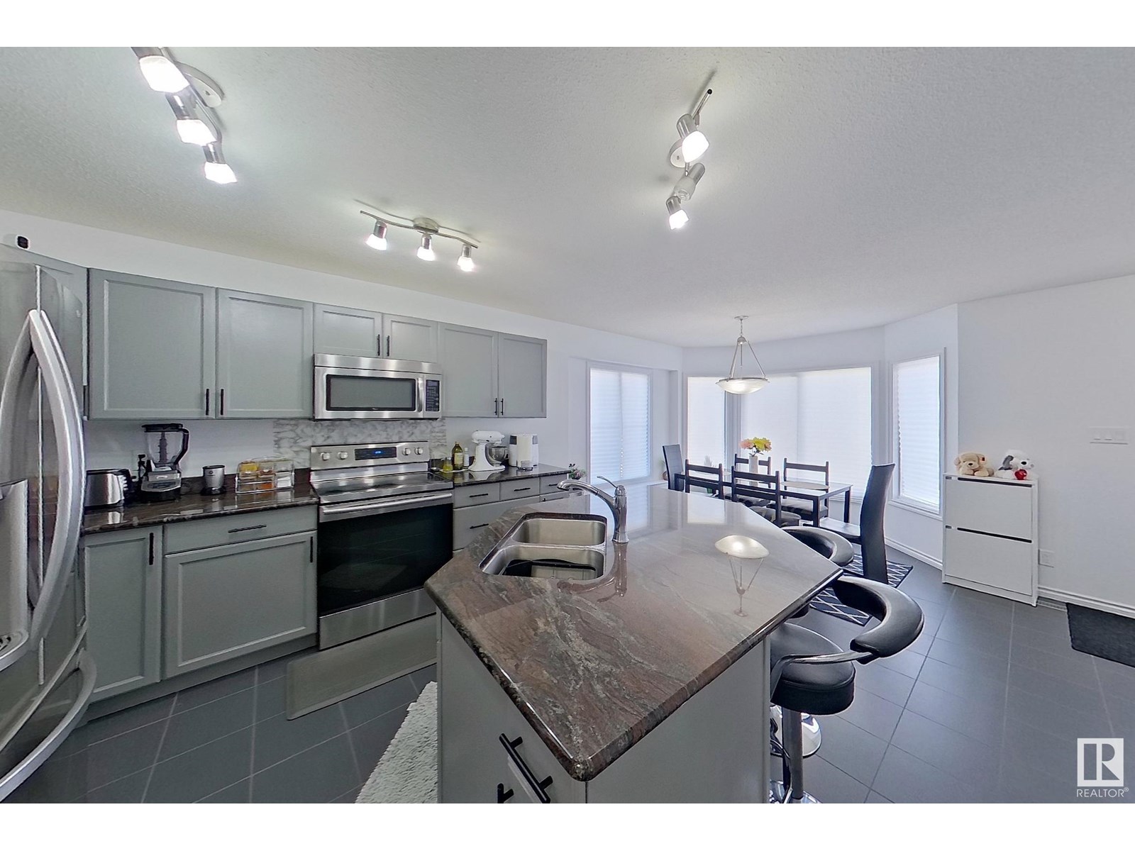 Property at 1503 63 ST SW image 4