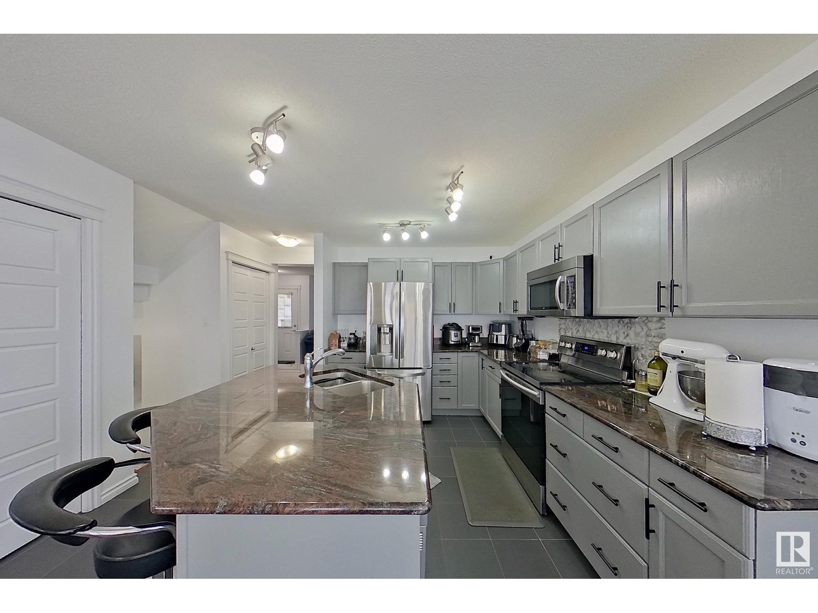 Property at 1503 63 ST SW image 5