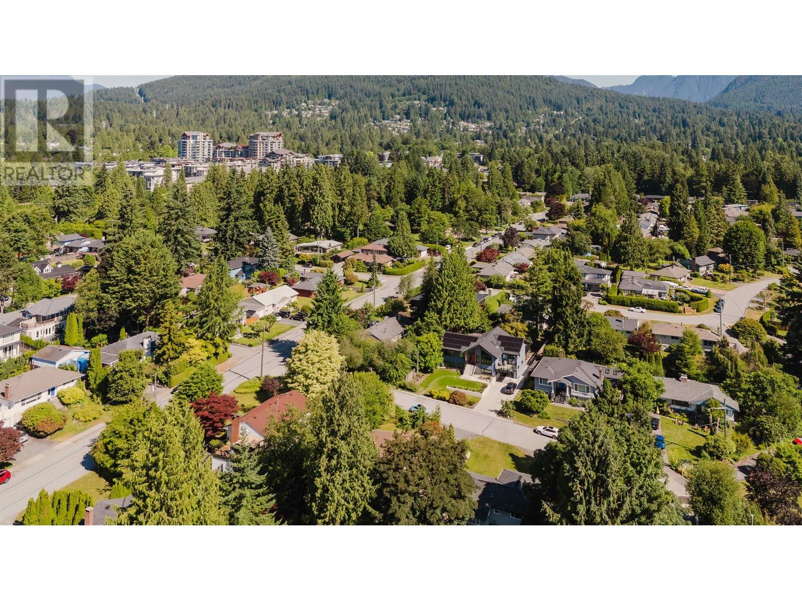 2302 Viewlynn Drive, North Vancouver, British Columbia  V7J 2X1 - Photo 4 - R3021586