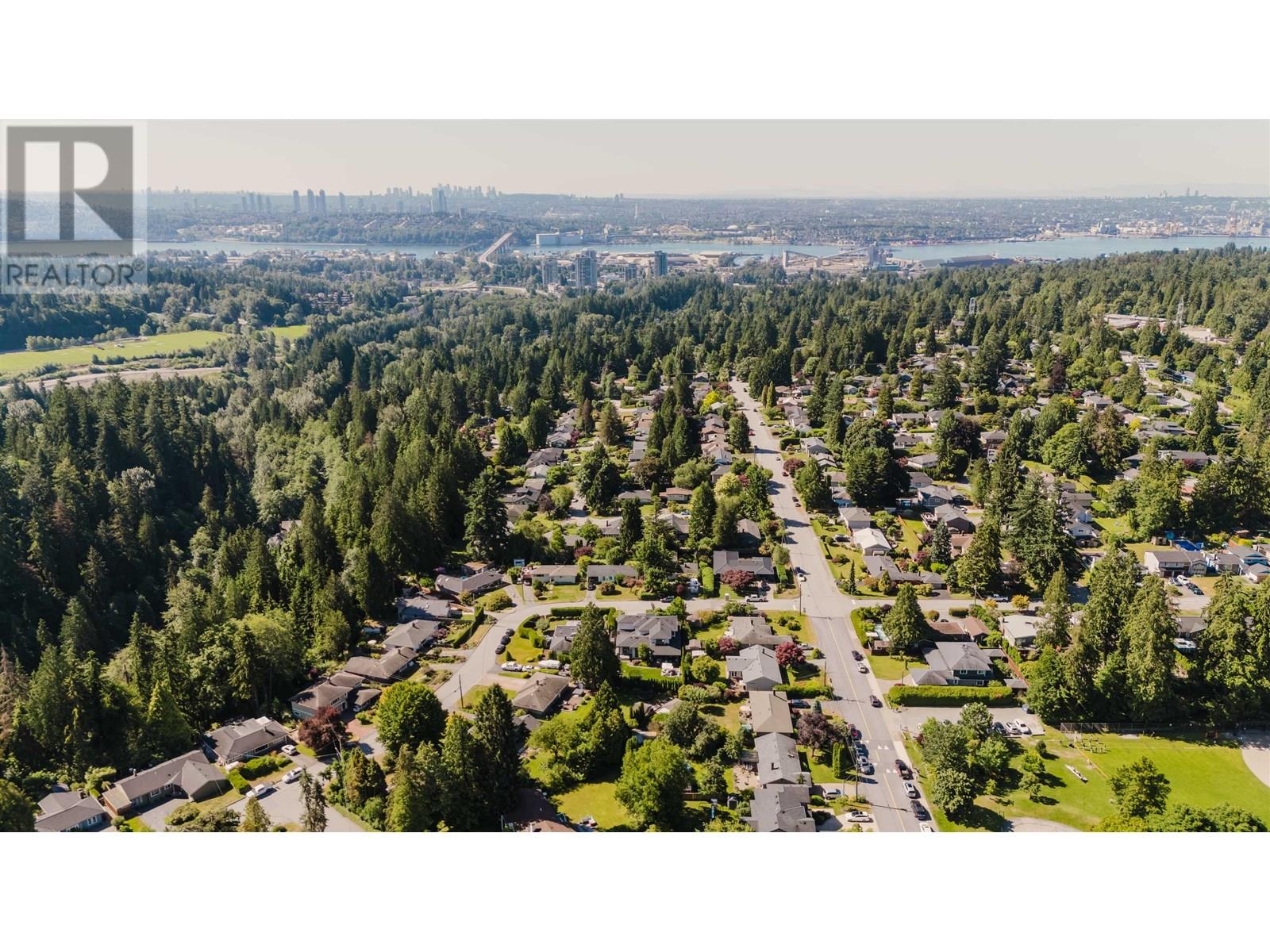 2302 Viewlynn Drive, North Vancouver, British Columbia  V7J 2X1 - Photo 5 - R3021586