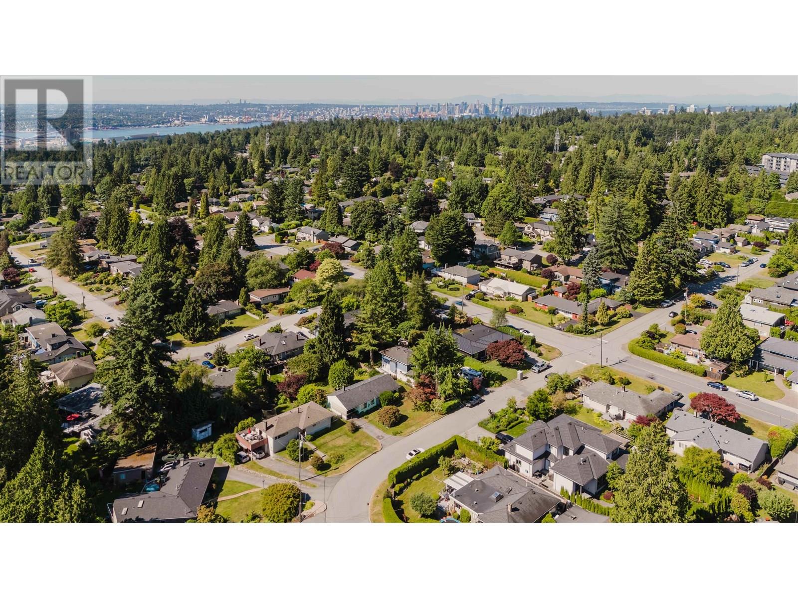 2302 Viewlynn Drive, North Vancouver, British Columbia  V7J 2X1 - Photo 6 - R3021586