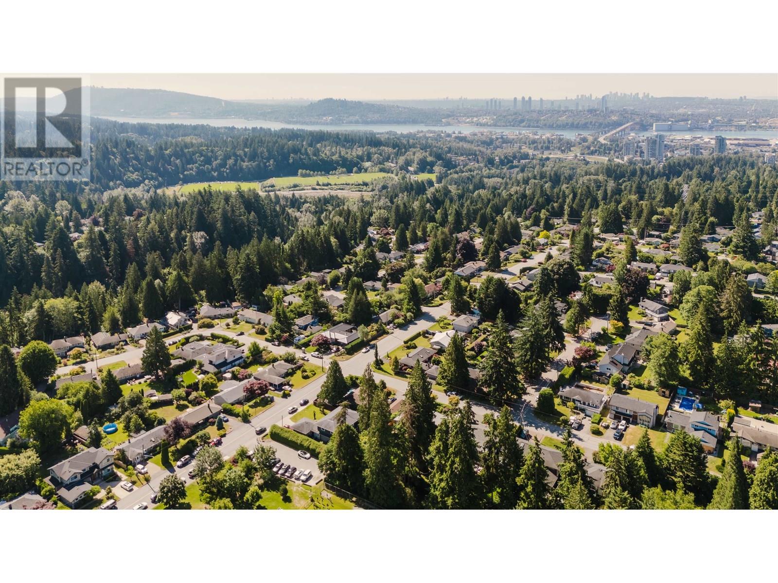 2302 Viewlynn Drive, North Vancouver, British Columbia  V7J 2X1 - Photo 8 - R3021586