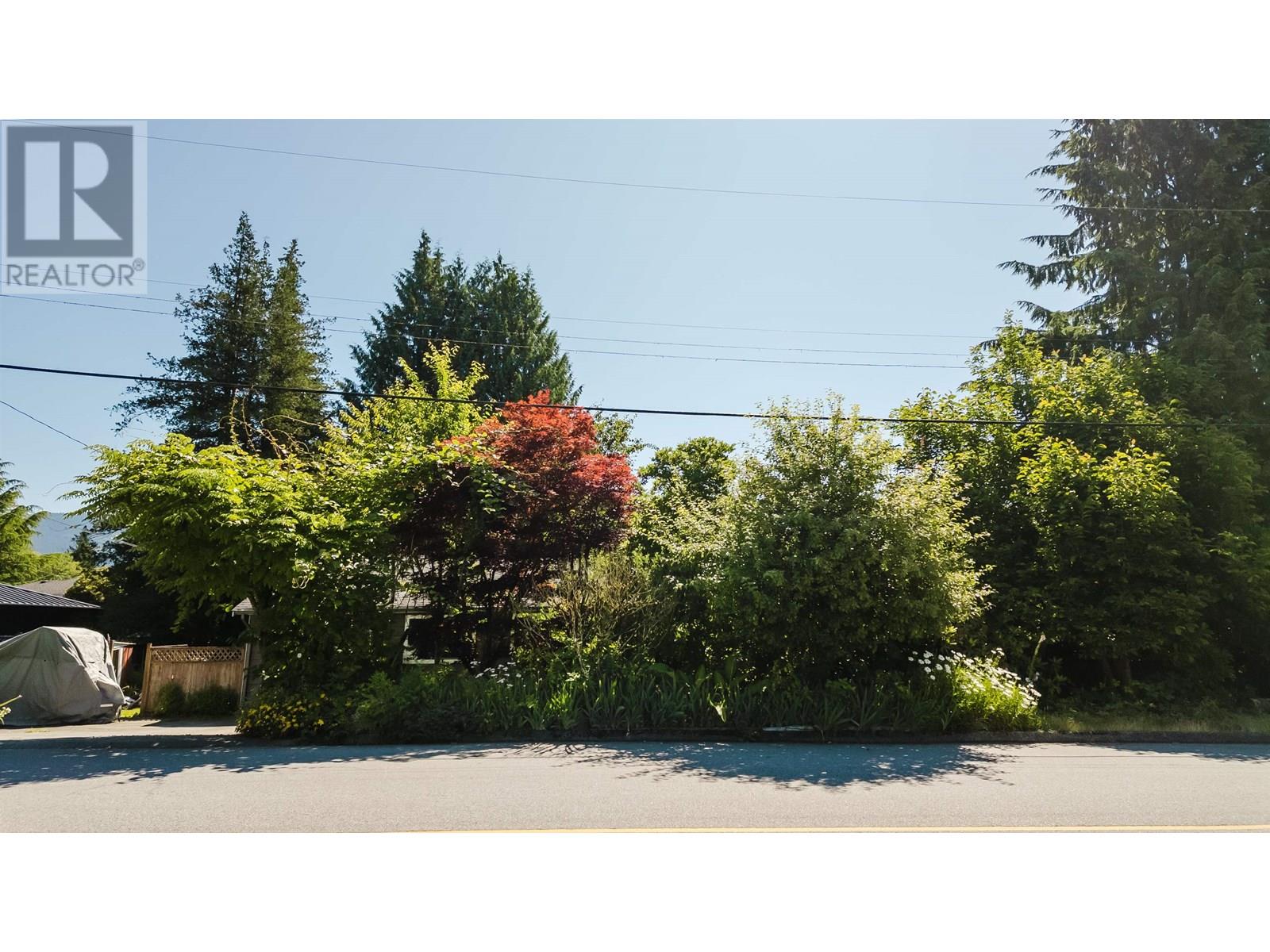 2302 Viewlynn Drive, North Vancouver, British Columbia  V7J 2X1 - Photo 12 - R3021586