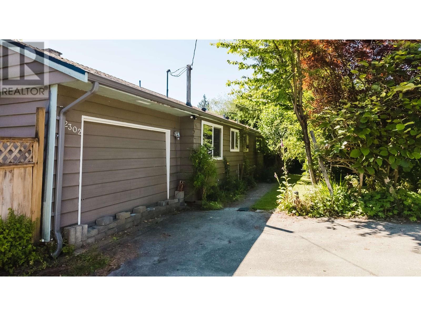 2302 Viewlynn Drive, North Vancouver, British Columbia  V7J 2X1 - Photo 10 - R3021586