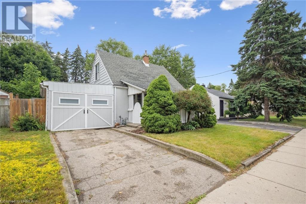 Property at 98 SPADINA Road E image 2