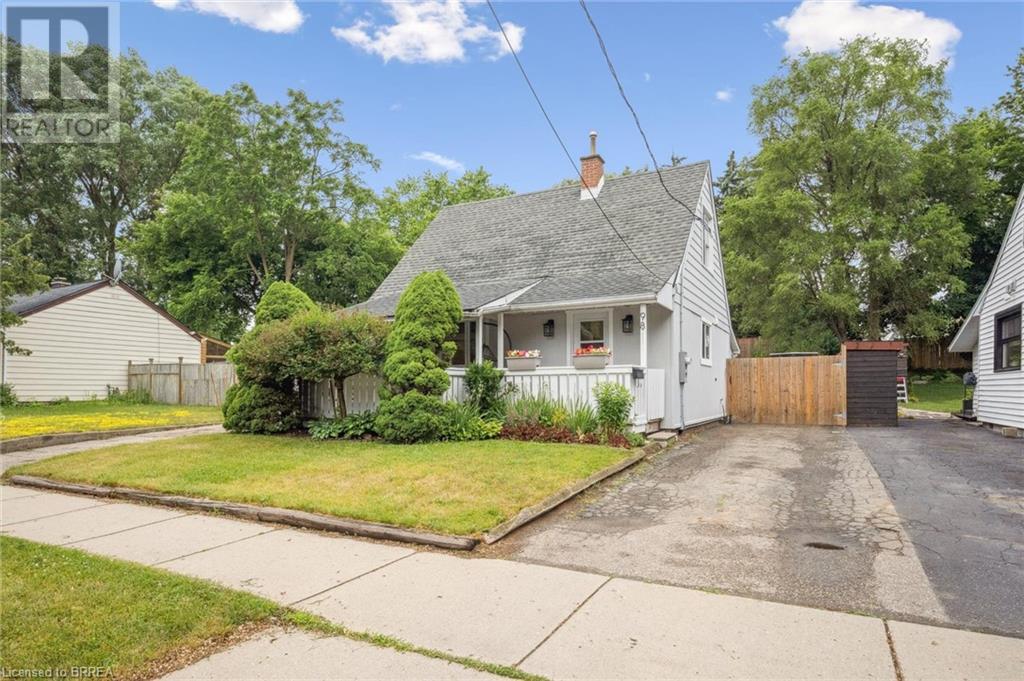 Property at 98 SPADINA Road E image 3