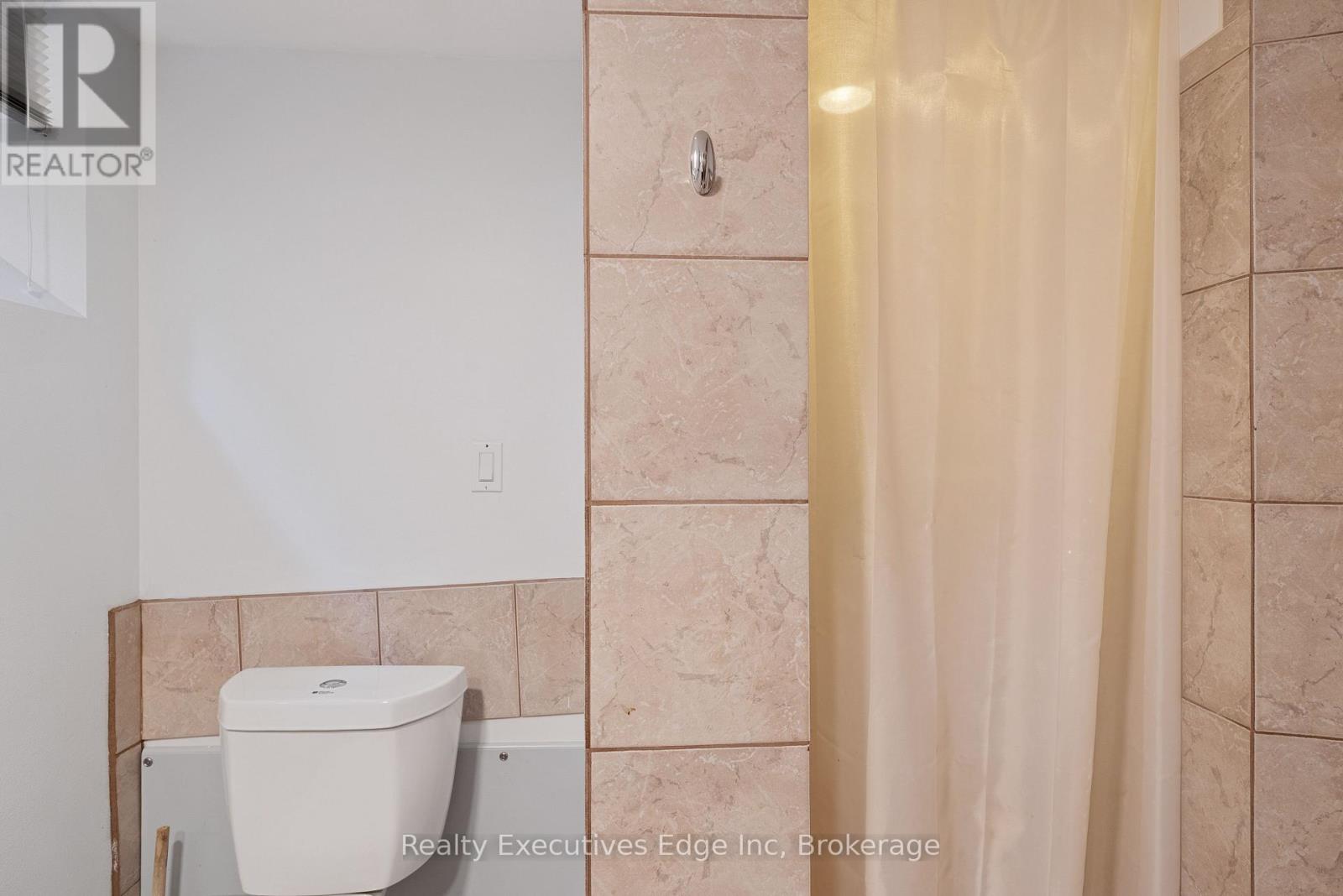 309 Southill Drive, Kitchener, Ontario  N2A 2R2 - Photo 27 - X12254243