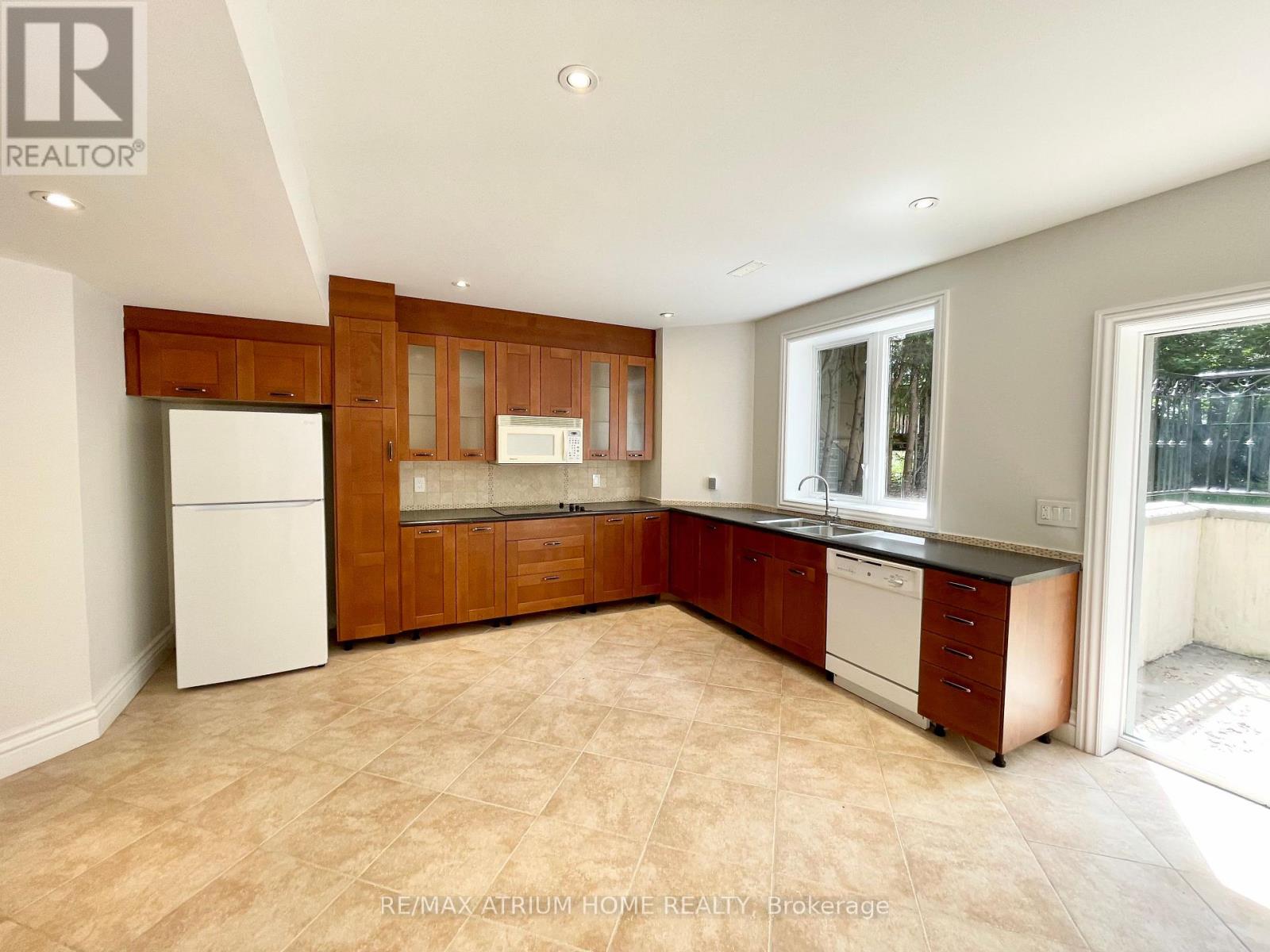 185 Parkview Avenue, Toronto, Ontario  M2N 3Y9 - Photo 7 - C12254212