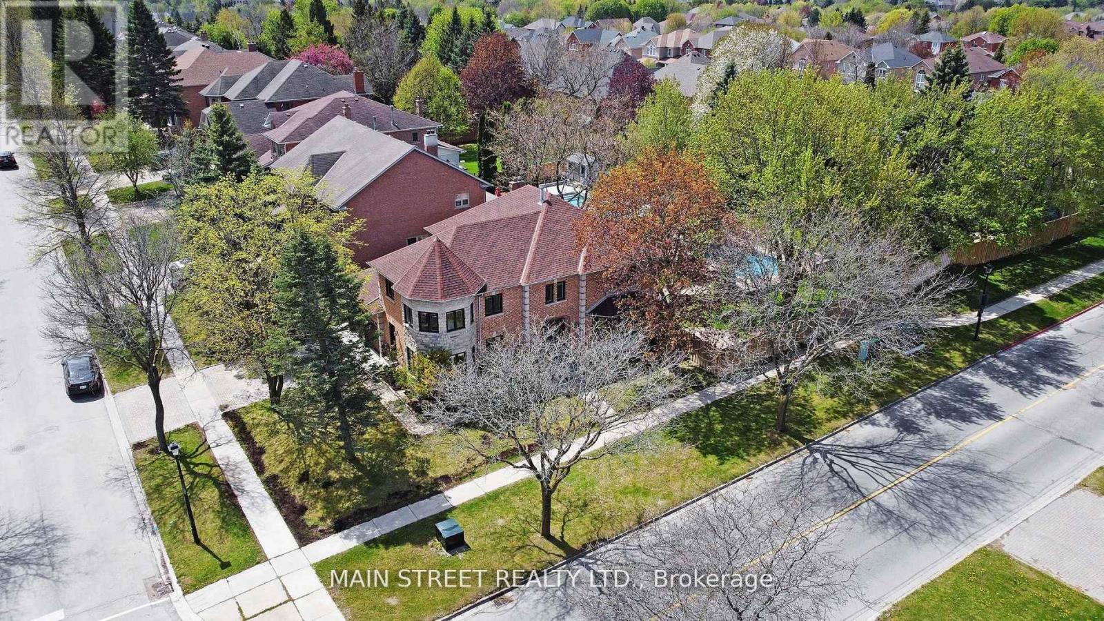 Property at 898 STONEHAVEN AVENUE image 2