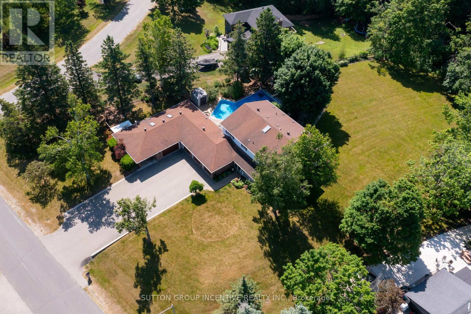 Property at 1983 INNISFIL HEIGHTS CRESCENT image 4