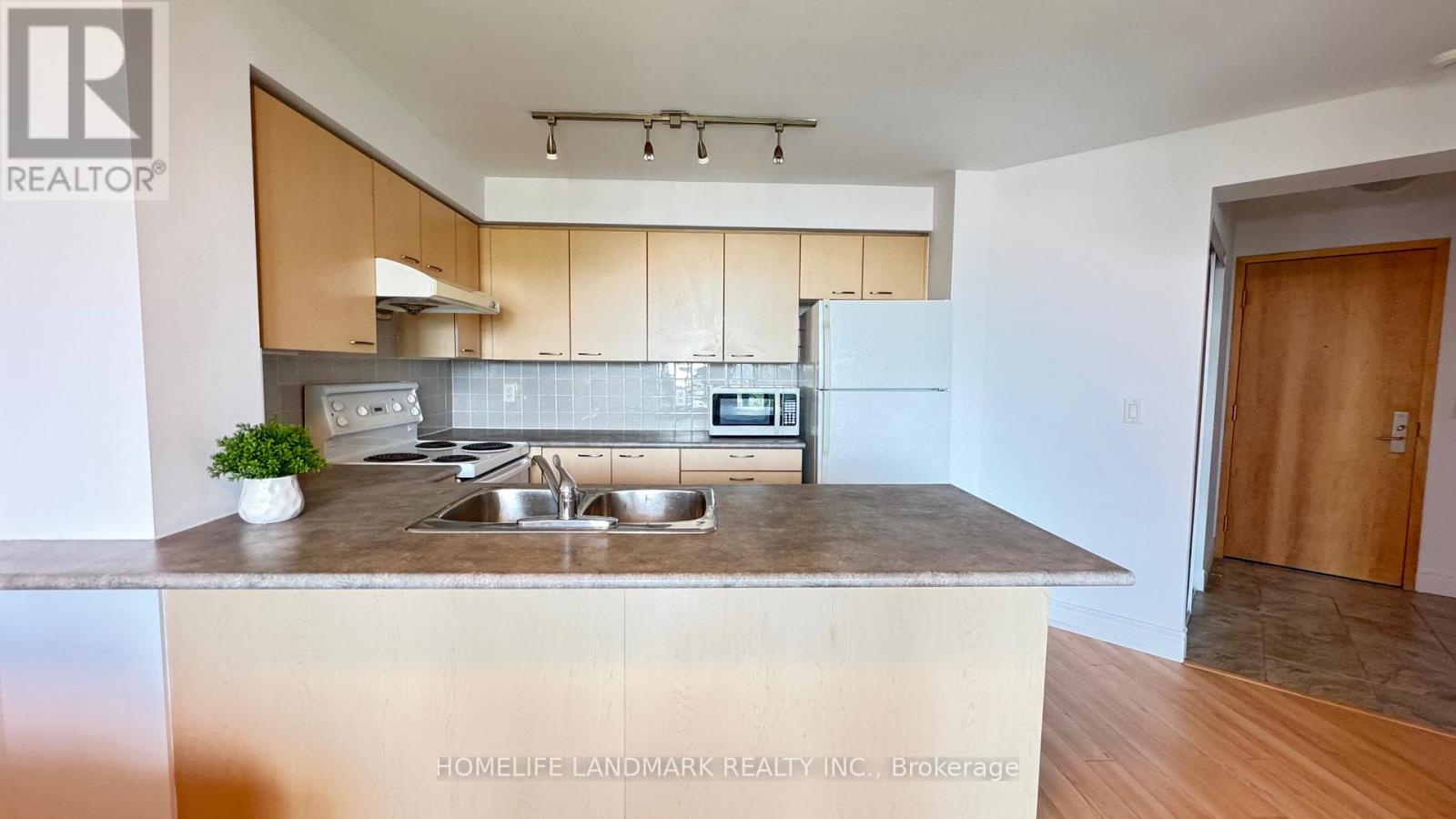 826 - 62 Suncrest Boulevard, Markham, Ontario  L3T 7Y6 - Photo 6 - N12254279