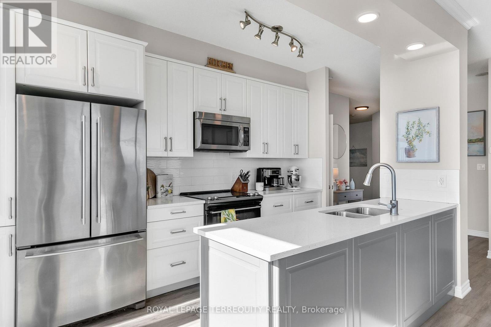 809 - 1359 Rathburn Road E, Mississauga, Ontario  L4W 5P7 - Photo 12 - W12254270