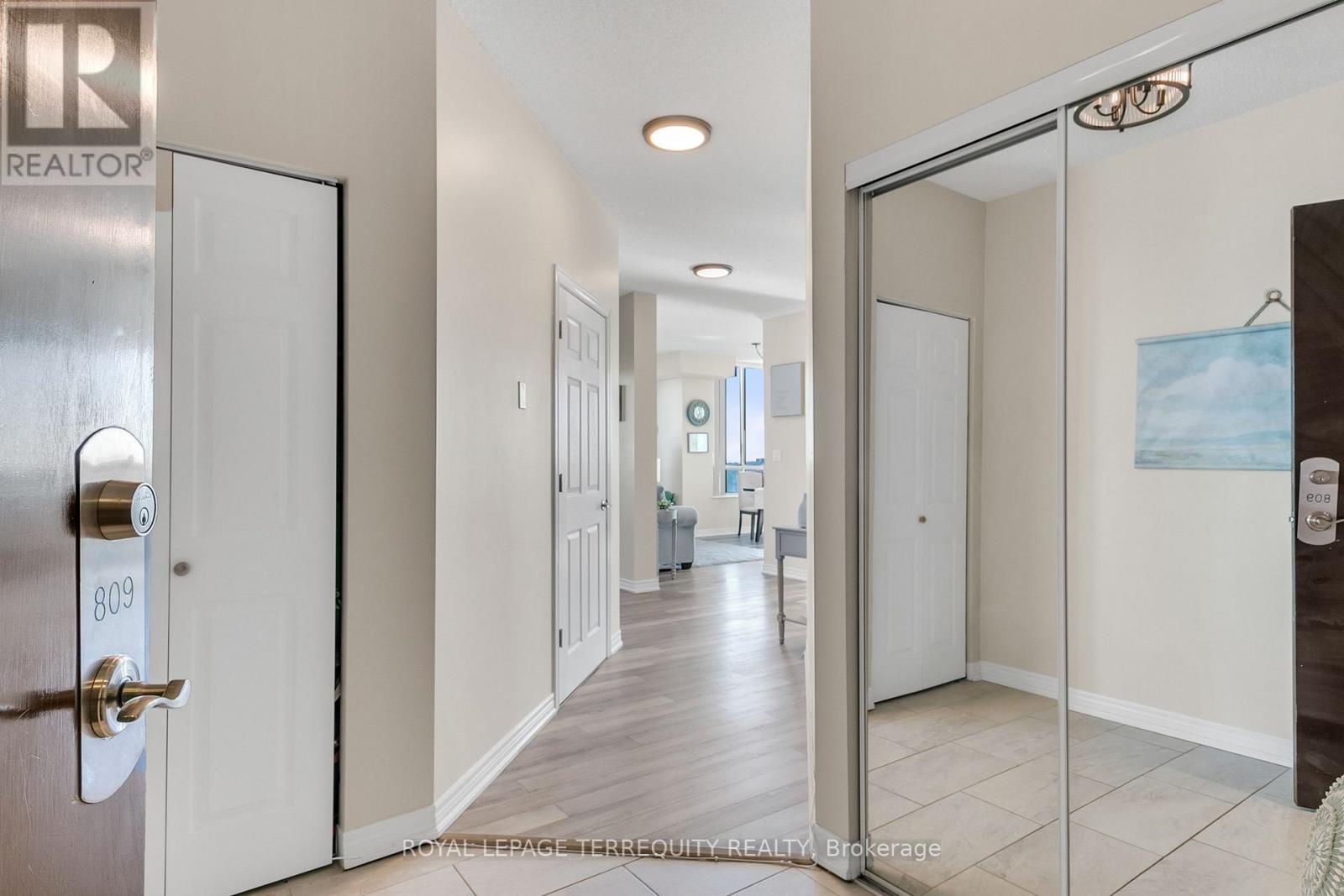 809 - 1359 Rathburn Road E, Mississauga, Ontario  L4W 5P7 - Photo 7 - W12254270
