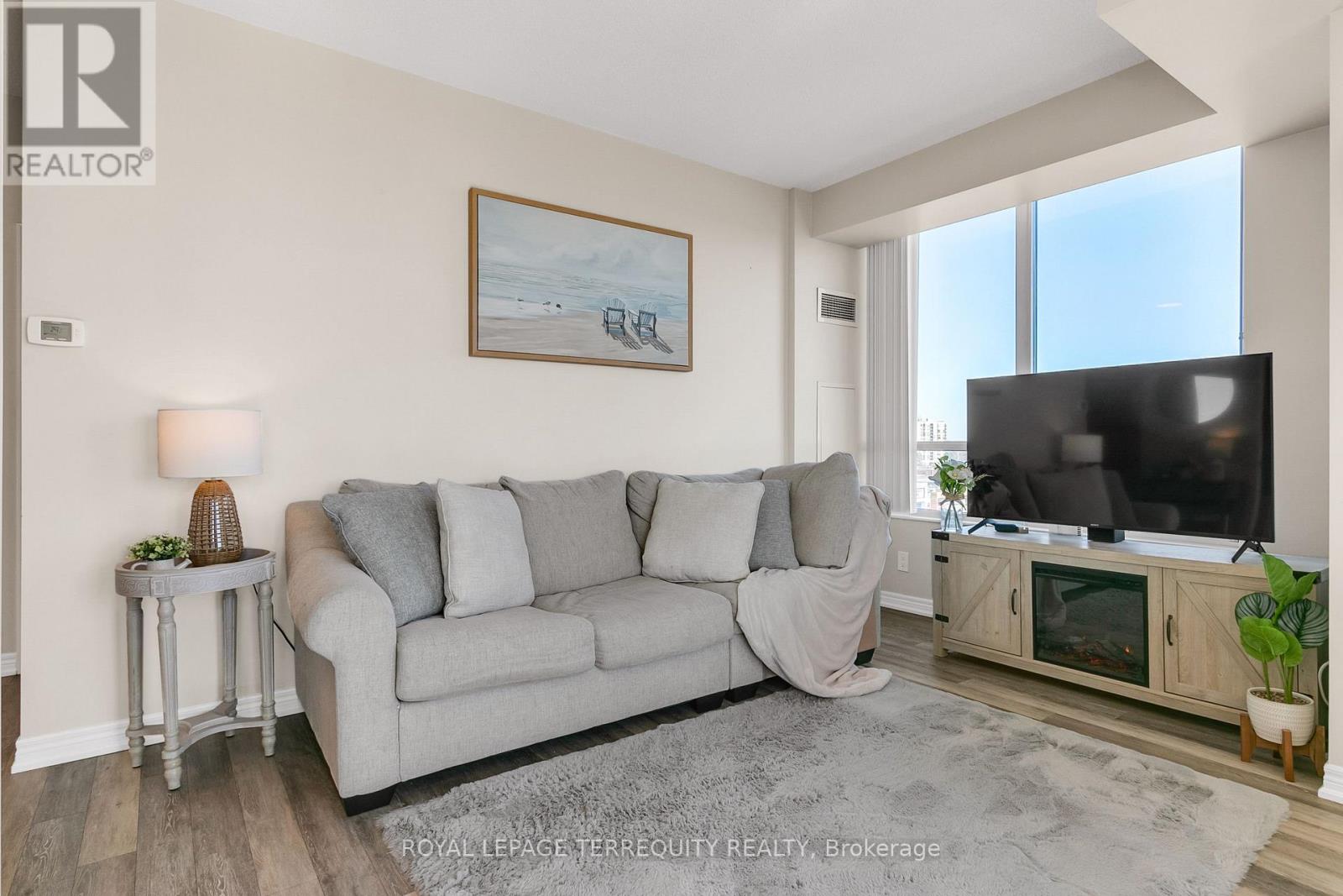 809 - 1359 Rathburn Road E, Mississauga, Ontario  L4W 5P7 - Photo 9 - W12254270