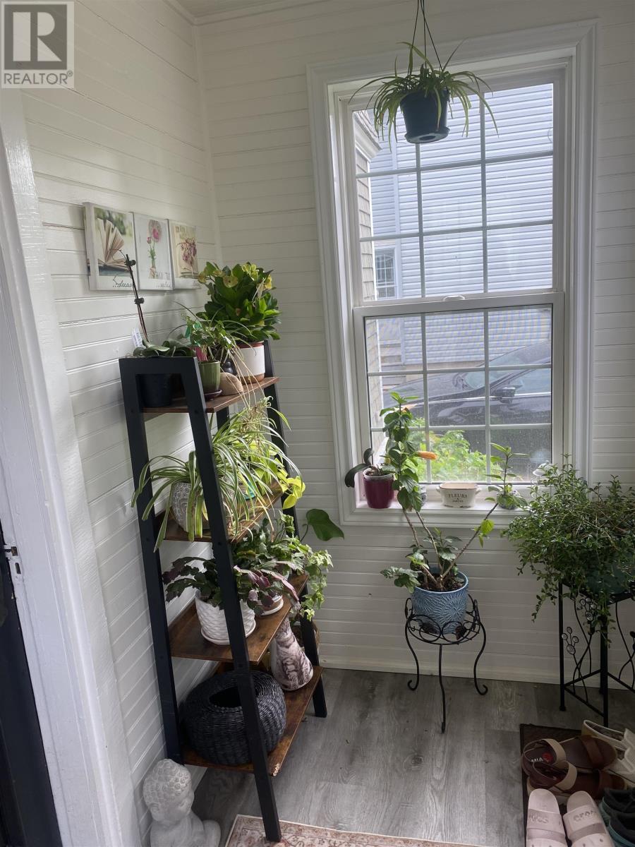 Property at 302 Richmond Street image 3