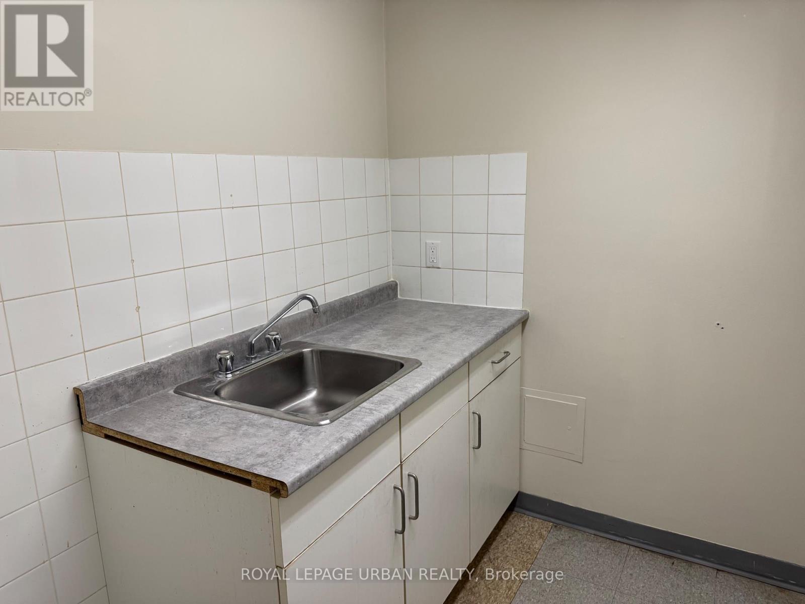 1 B - 985 Coxwell Avenue, Toronto, Ontario  M4C 3G4 - Photo 7 - E12254293
