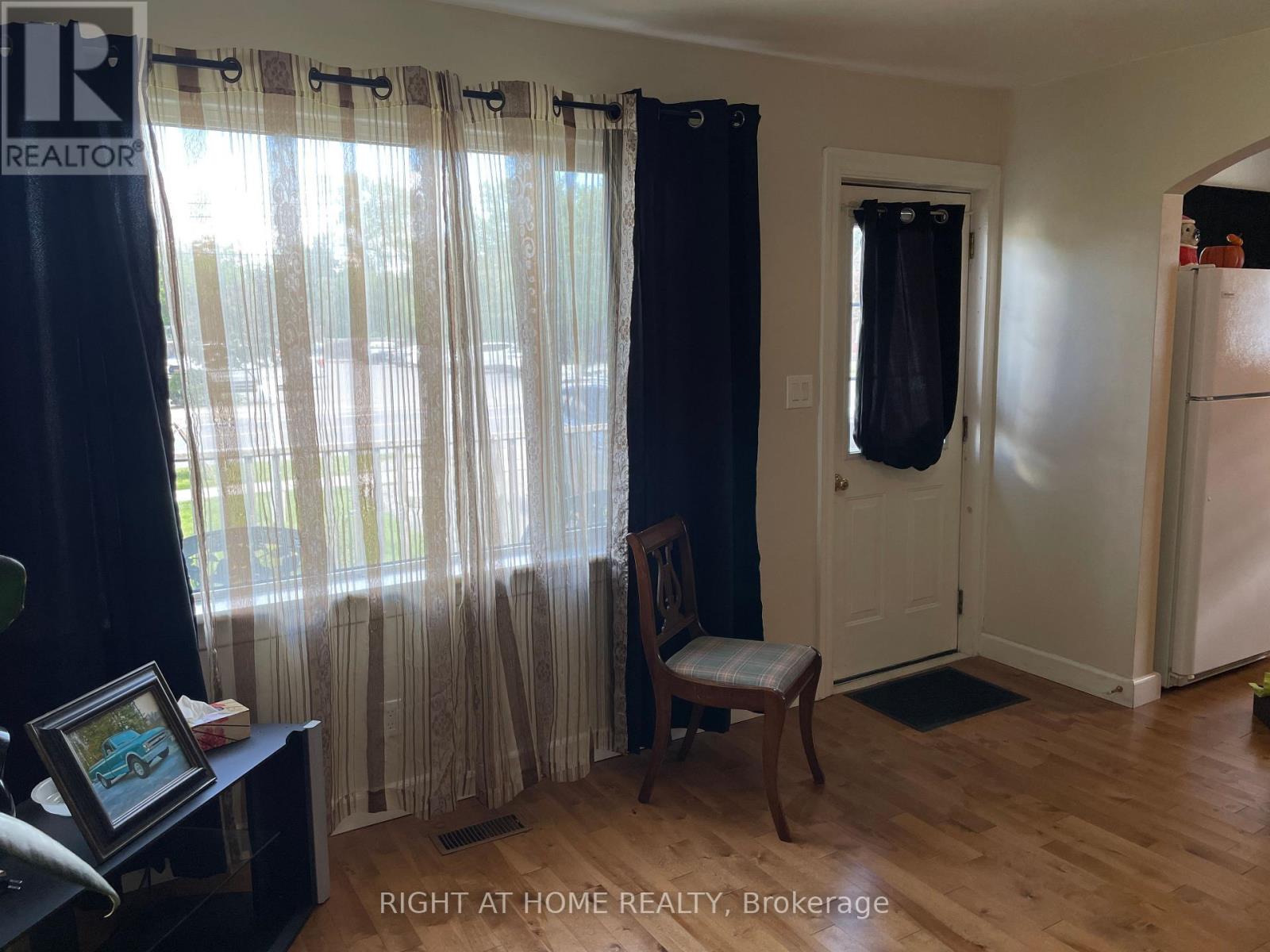 Property at 170 MAIN STREET N image 4