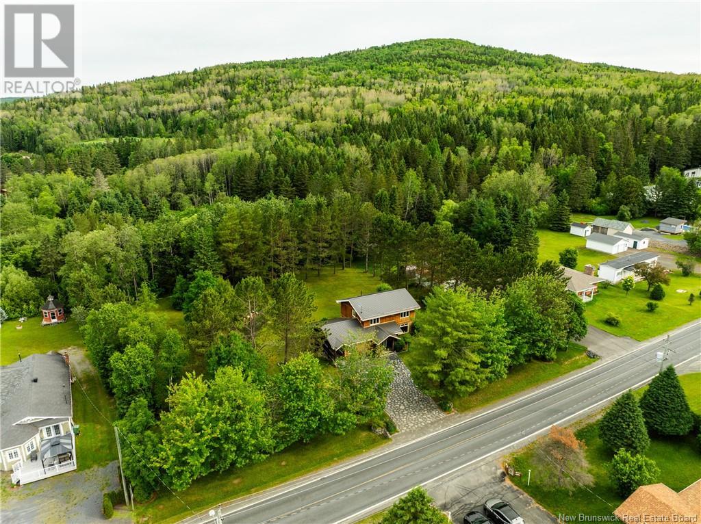 Property at 724 Du Pouvoir image 4